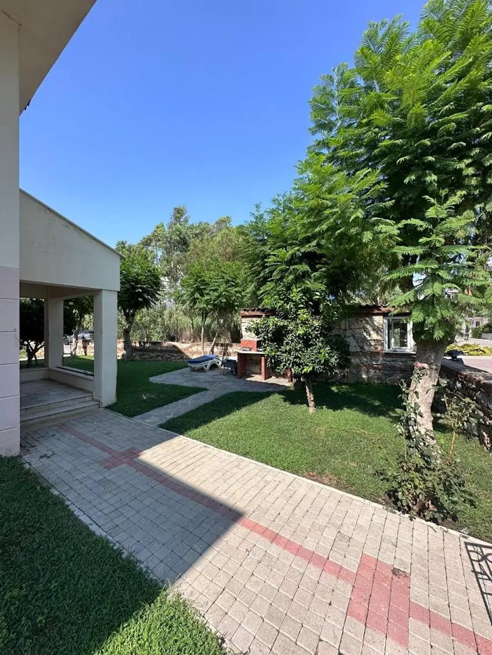 Calis real estate